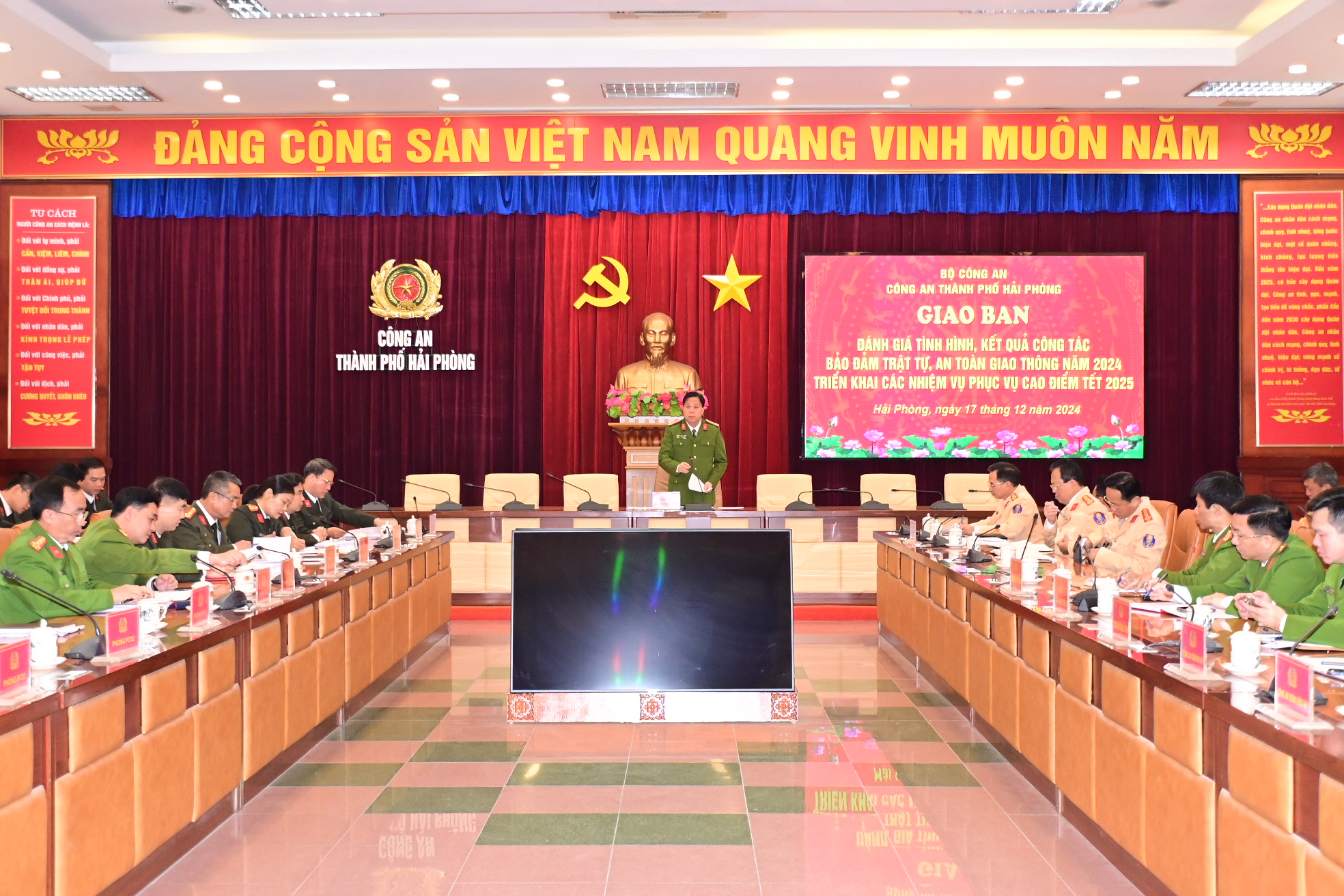 Giao ban đánh giá kết quả công tác bảo đảm TTATGT năm 2024, triển khai nhiệm vụ cao điểm tết năm 2025